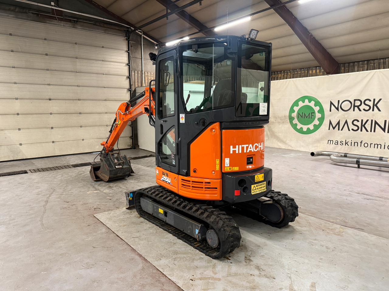 Hitachi ZX26U-6 - Мини багер: снимка 3 Hitachi ZX26U-6 - Мини багер: снимка 3