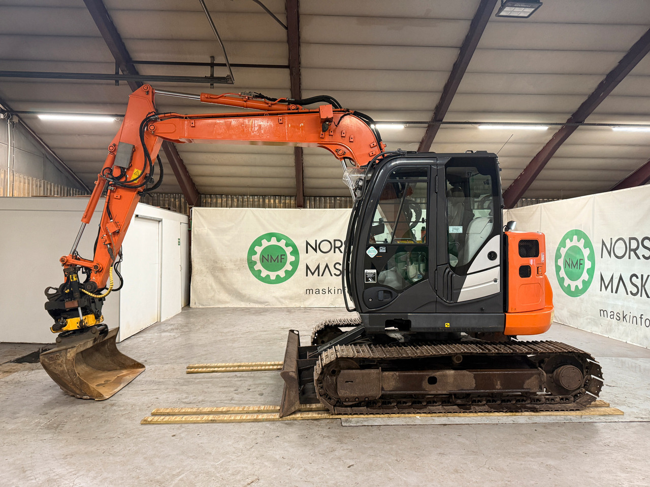 Hitachi ZX85US-5A - Мини багер: снимка 2 Hitachi ZX85US-5A - Мини багер: снимка 2