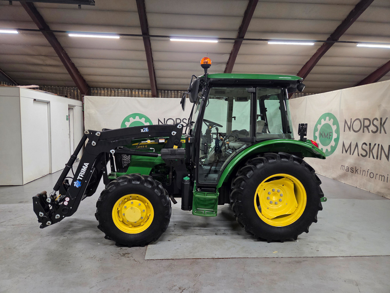 John Deere 5055E #600 timer - Трактор: снимка 2 John Deere 5055E #600 timer - Трактор: снимка 2