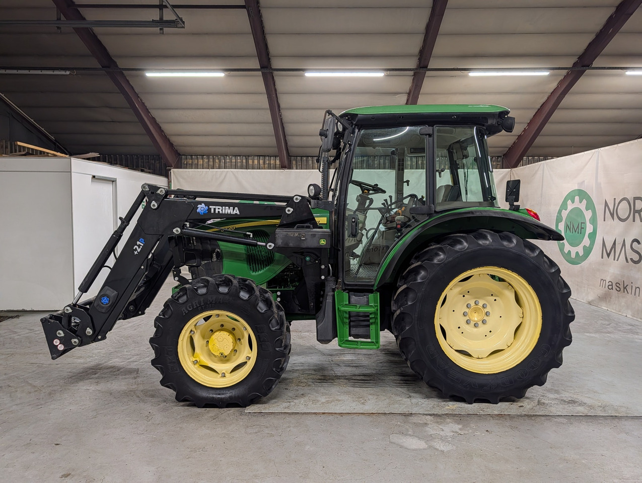 John Deere 5720 - Трактор: снимка 2 John Deere 5720 - Трактор: снимка 2
