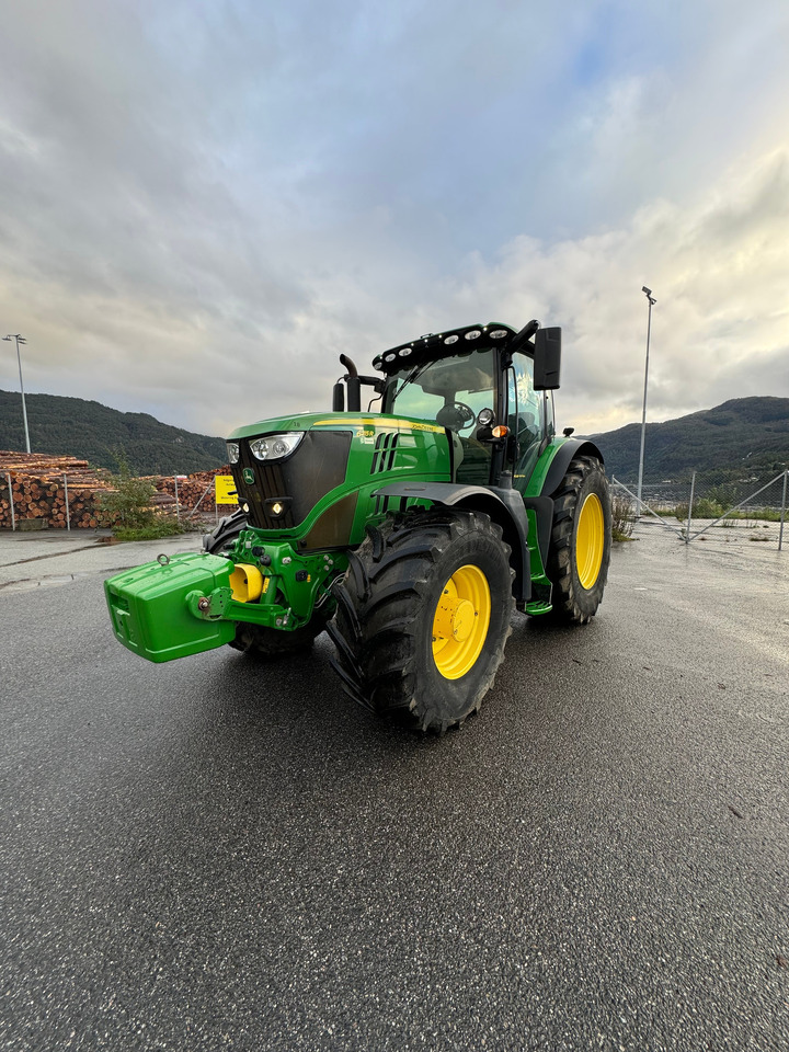 John Deere 6215R - Трактор: снимка 2 John Deere 6215R - Трактор: снимка 2
