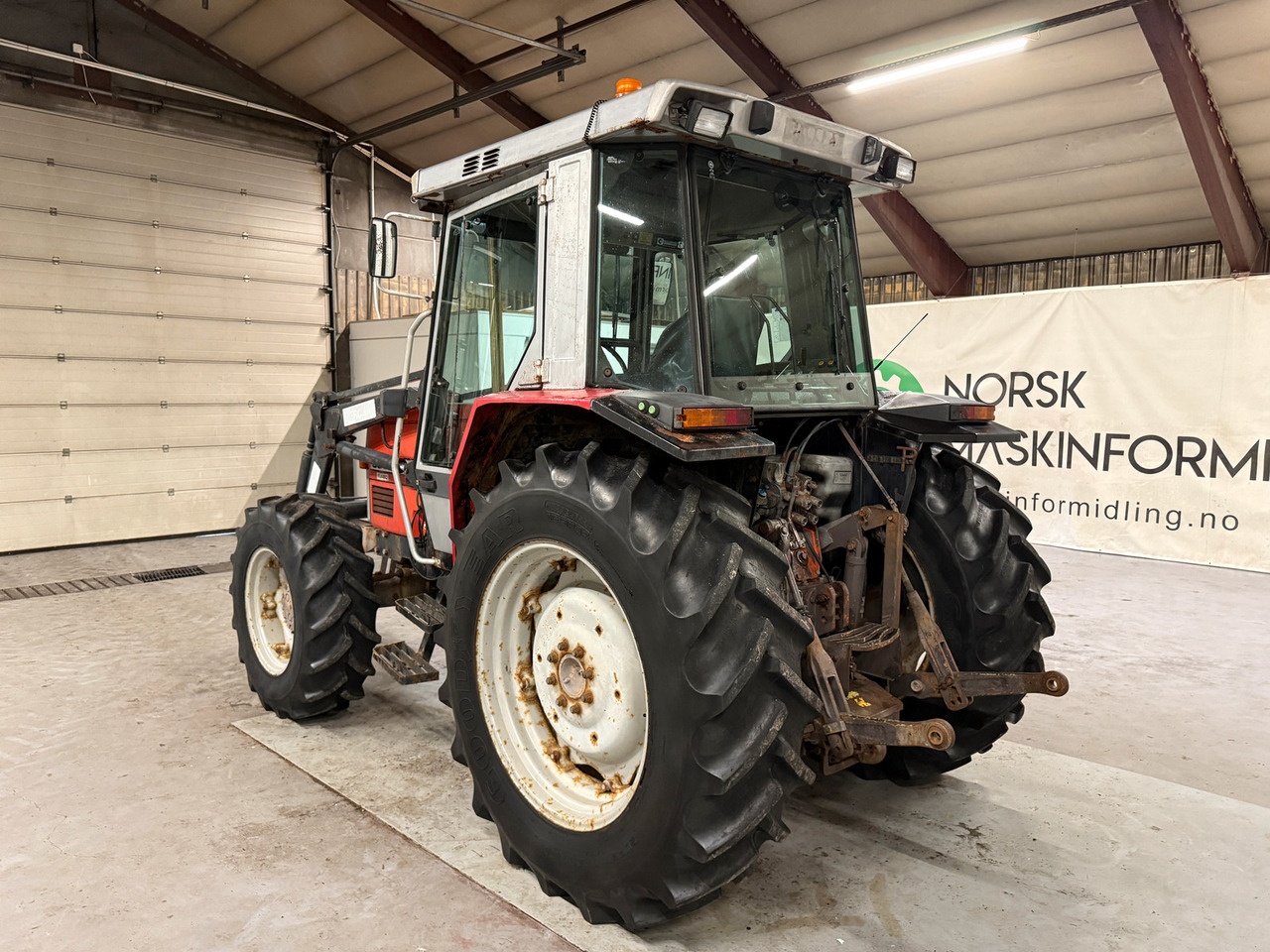 Massey Ferguson 3050 - Трактор: снимка 3 Massey Ferguson 3050 - Трактор: снимка 3