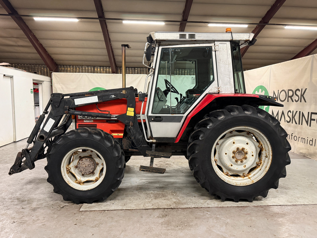 Massey Ferguson 3050 - Трактор: снимка 2 Massey Ferguson 3050 - Трактор: снимка 2