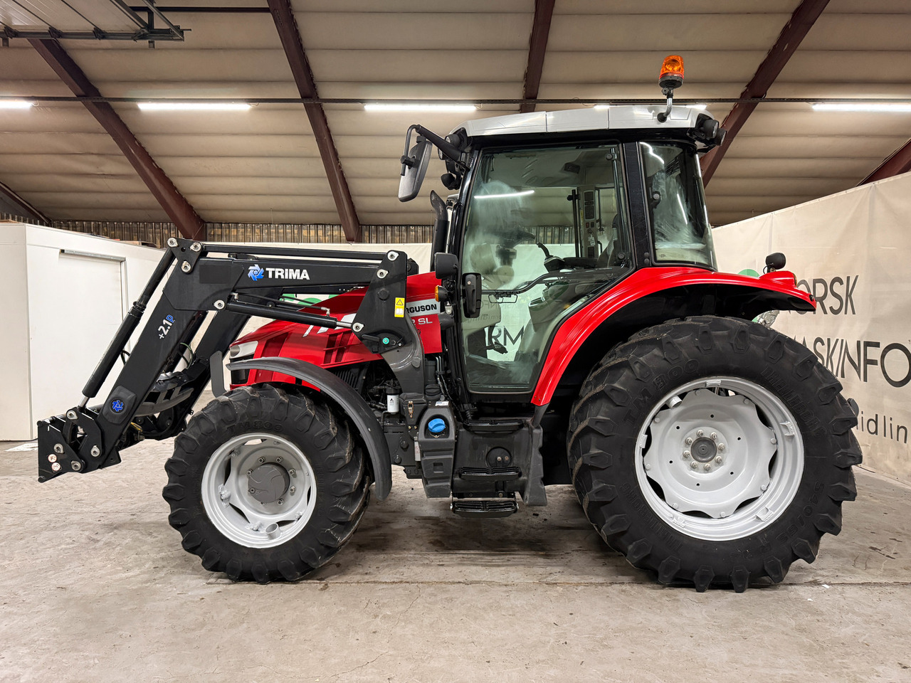Massey Ferguson 5712 SL Dyna4 - Трактор: снимка 2 Massey Ferguson 5712 SL Dyna4 - Трактор: снимка 2