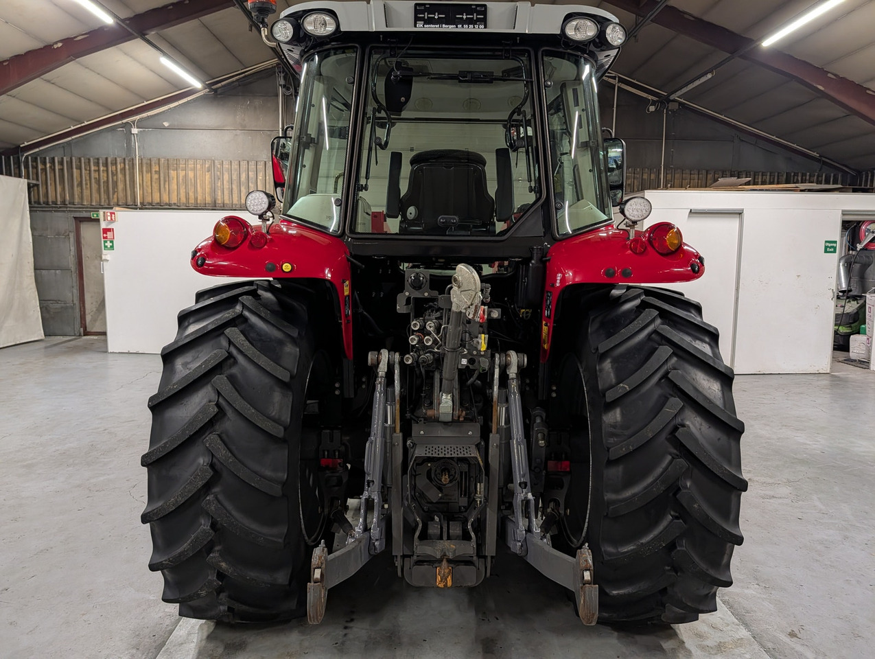 Massey Ferguson 5712S - Трактор: снимка 4 Massey Ferguson 5712S - Трактор: снимка 4