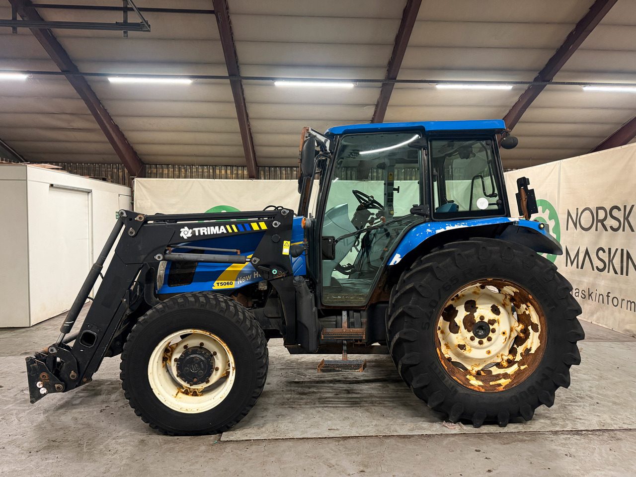 New Holland T5060 - Трактор: снимка 2 New Holland T5060 - Трактор: снимка 2