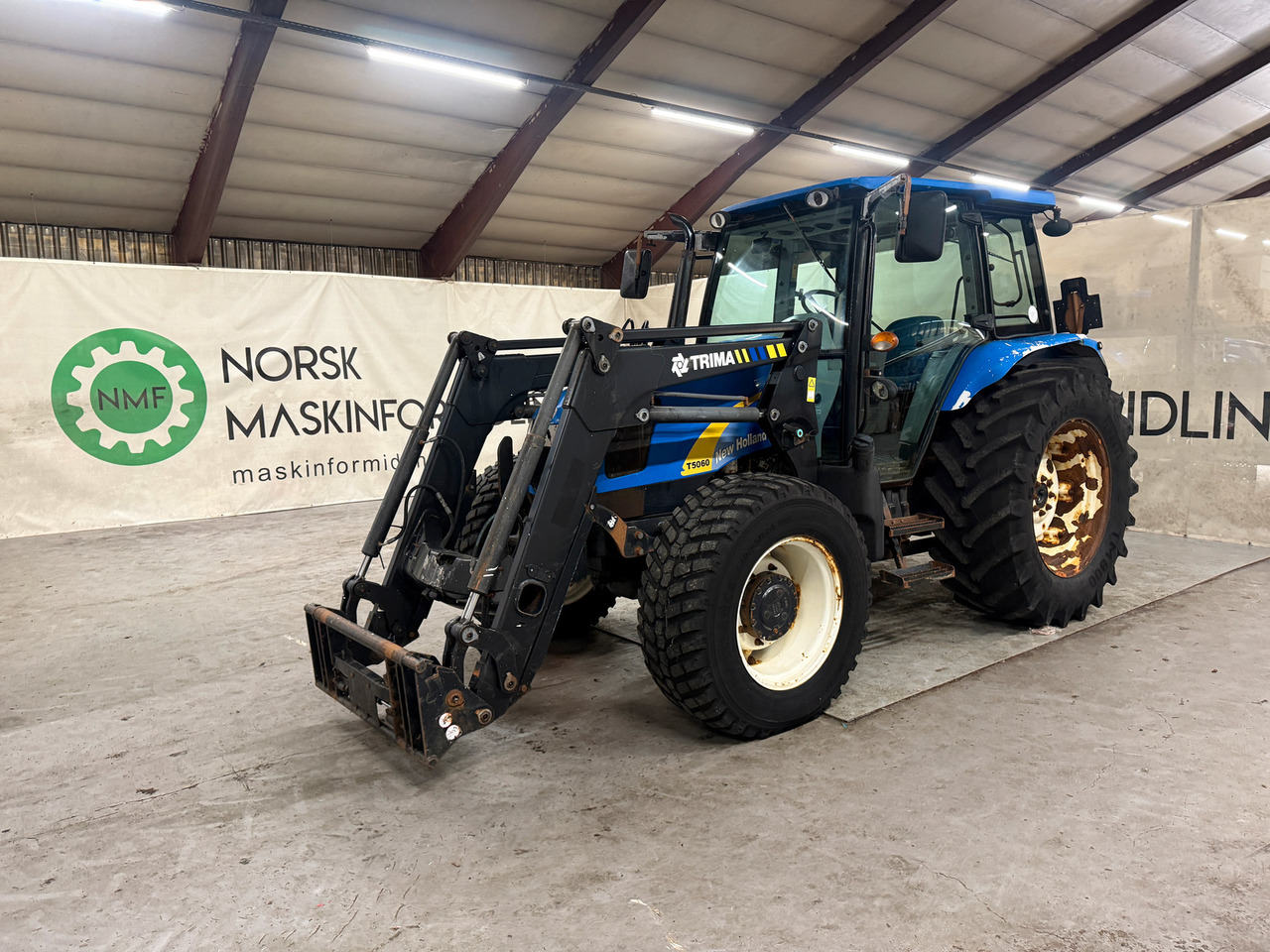 New Holland T5060 - Трактор: снимка 1 New Holland T5060 - Трактор: снимка 1