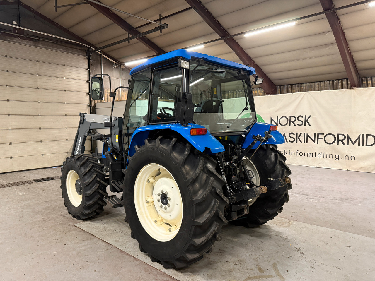 New Holland TL90 - Трактор: снимка 3 New Holland TL90 - Трактор: снимка 3
