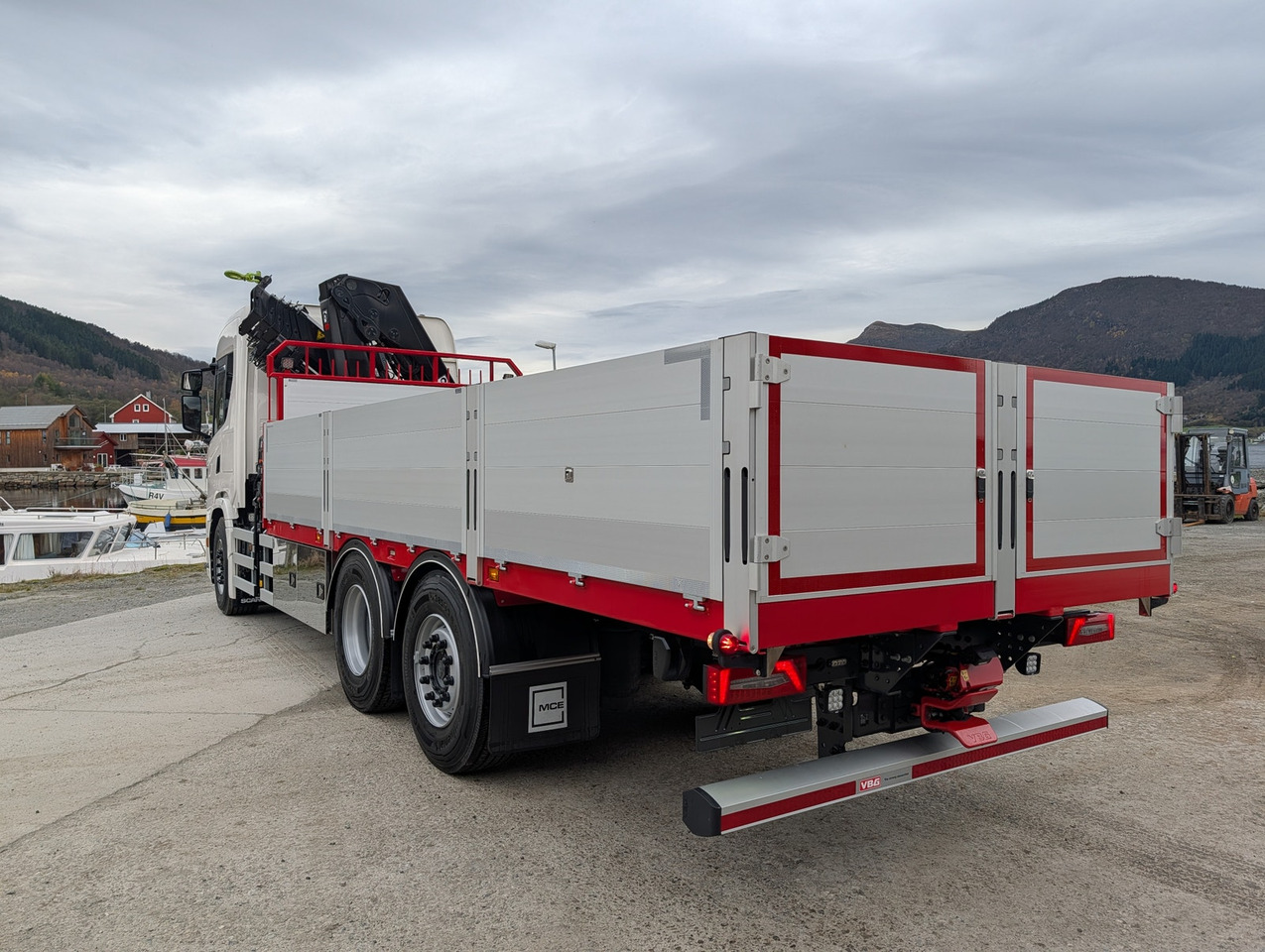 Scania G420 6x2 med HIAB 232-E5 Hipro og MCE påbygg - Бордови камион, Камион с кран: снимка 5 Scania G420 6x2 med HIAB 232-E5 Hipro og MCE påbygg - Бордови камион, Камион с кран: снимка 5