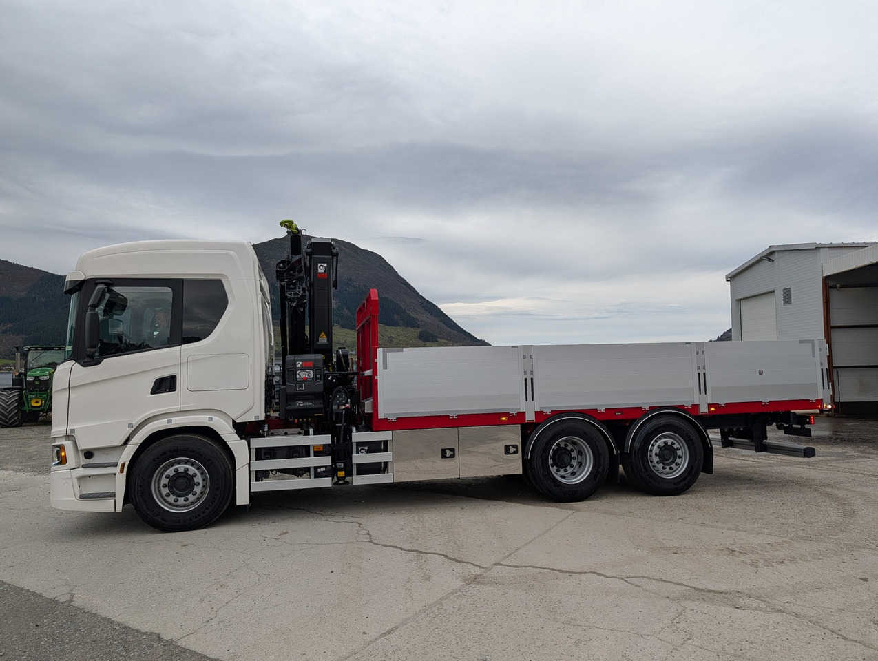 Scania G420 6x2 med HIAB 232-E5 Hipro og MCE påbygg - Бордови камион, Камион с кран: снимка 2 Scania G420 6x2 med HIAB 232-E5 Hipro og MCE påbygg - Бордови камион, Камион с кран: снимка 2