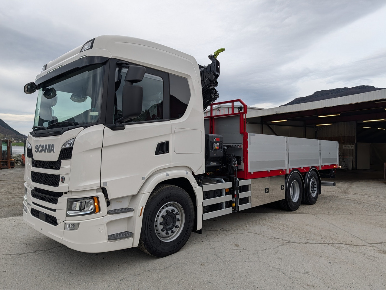 Scania G420 6x2 med HIAB 232-E5 Hipro og MCE påbygg - Бордови камион, Камион с кран: снимка 3 Scania G420 6x2 med HIAB 232-E5 Hipro og MCE påbygg - Бордови камион, Камион с кран: снимка 3