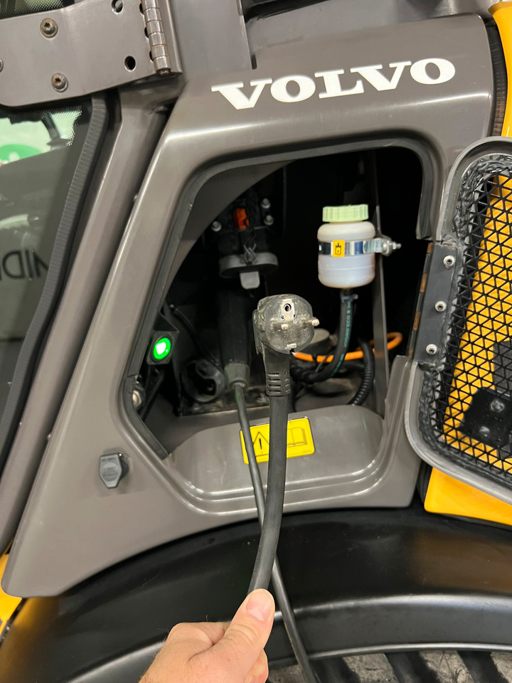 Колесен товарач Volvo JL25H: снимка 20