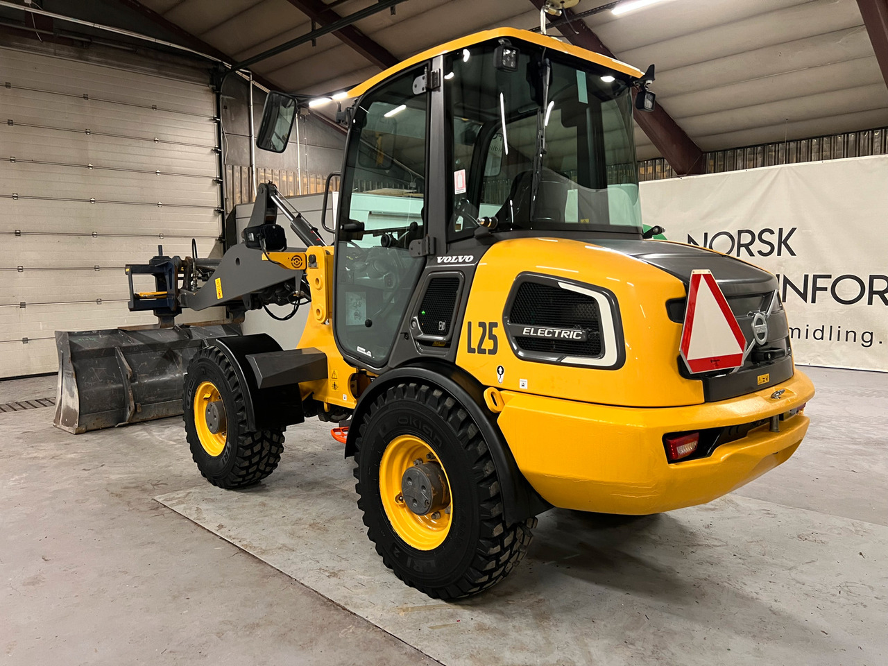 Колесен товарач Volvo JL25H: снимка 6