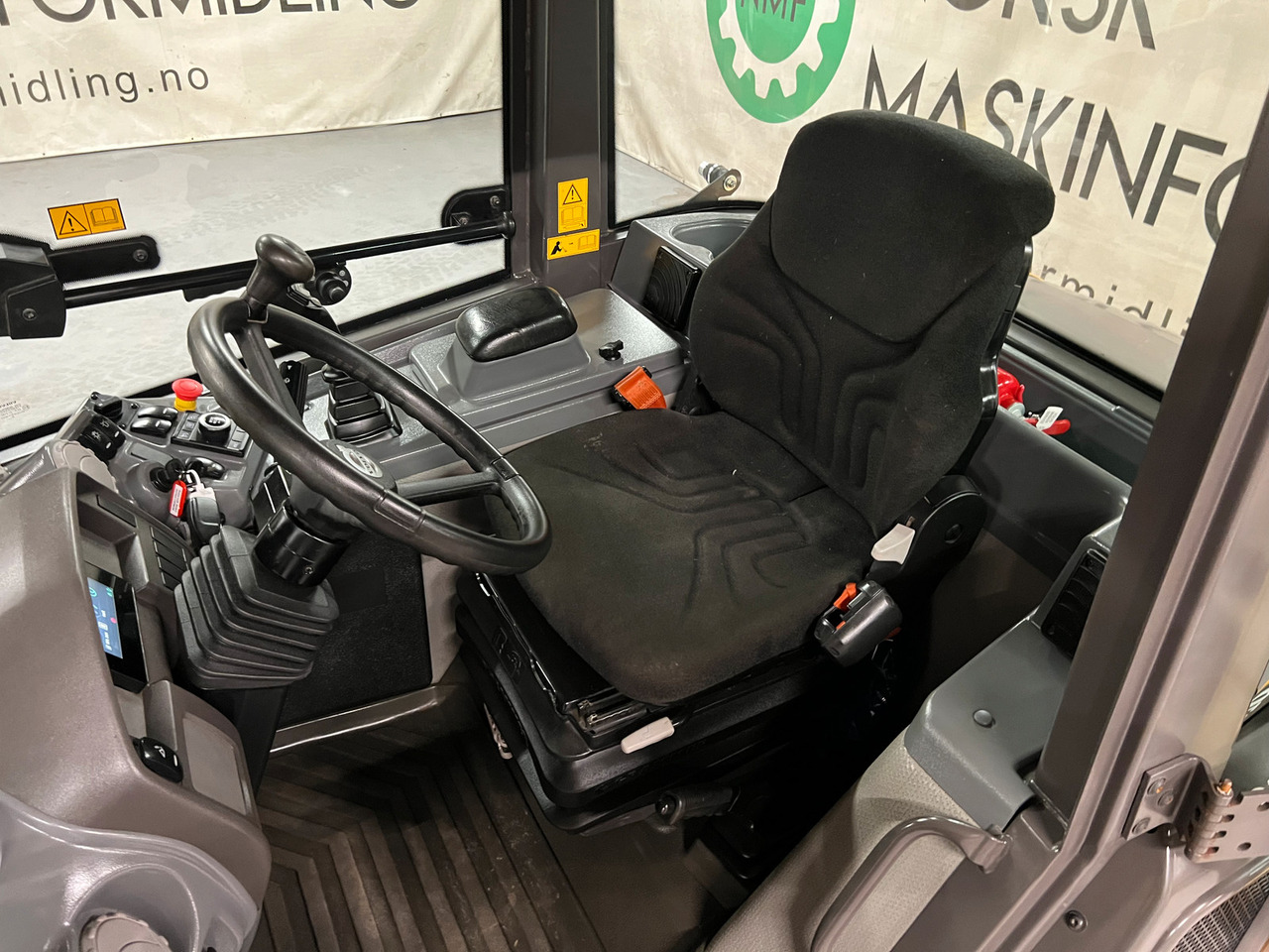 Колесен товарач Volvo JL25H: снимка 10