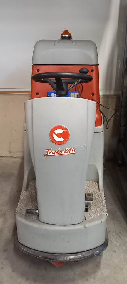 Comac TRIPLA 24B - Подопочистваща машина: снимка 2 Comac TRIPLA 24B - Подопочистваща машина: снимка 2