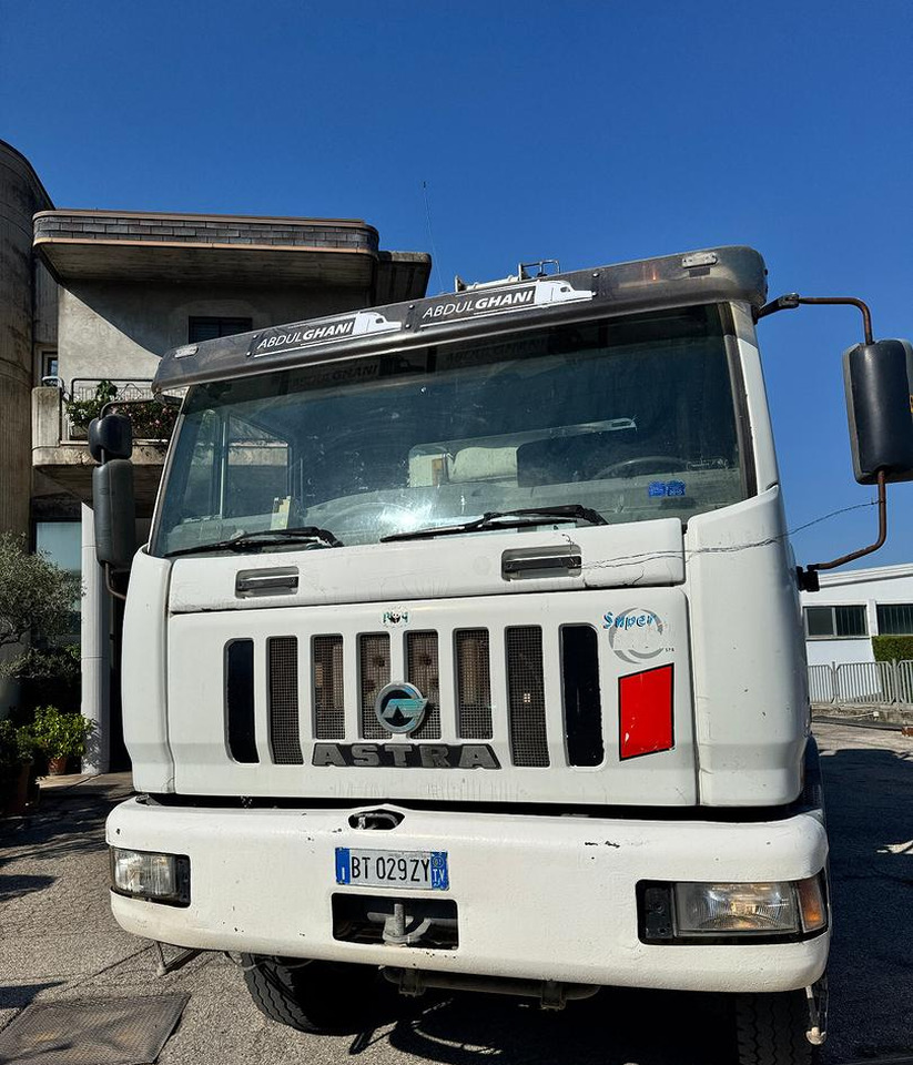 Betonpompa CIFA ASTRA HD84.38 - 2003 - Миксер-помпа: снимка 2 Betonpompa CIFA ASTRA HD84.38 - 2003 - Миксер-помпа: снимка 2