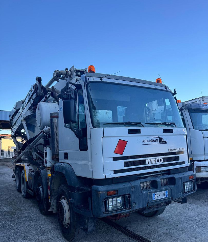 Betonpompa CIFA Iveco Trakker 410E44 - Миксер-помпа: снимка 3 Betonpompa CIFA Iveco Trakker 410E44 - Миксер-помпа: снимка 3