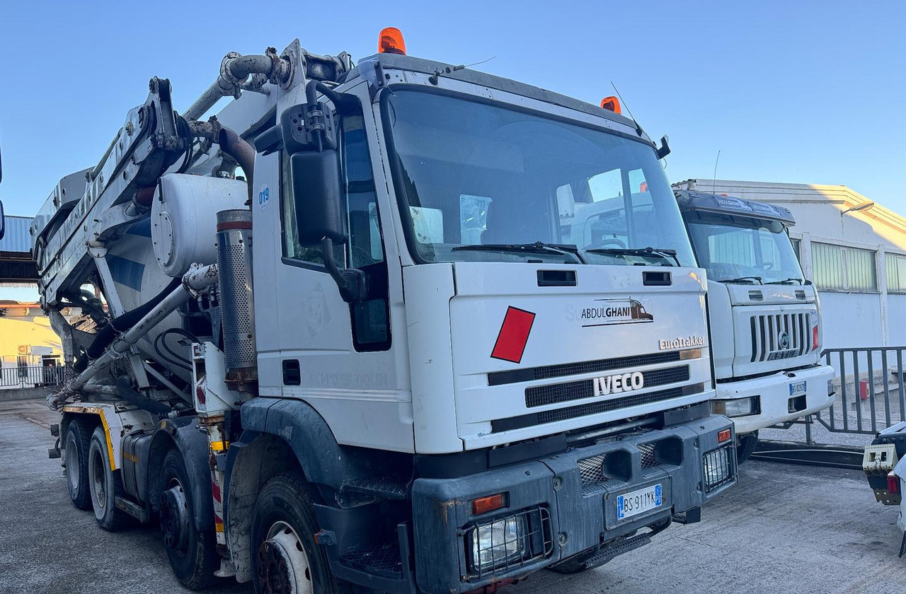 Betonpompa CIFA Iveco Trakker 410E44 - Миксер-помпа: снимка 1 Betonpompa CIFA Iveco Trakker 410E44 - Миксер-помпа: снимка 1