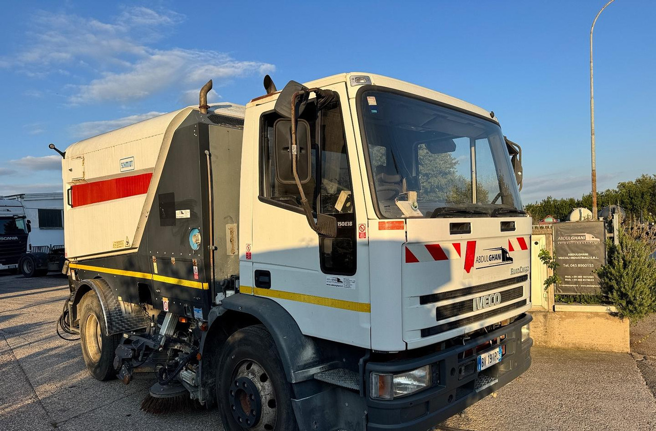 Iveco EuroCargo 150E18 spazzatrice - Мотометачна машина: снимка 2 Iveco EuroCargo 150E18 spazzatrice - Мотометачна машина: снимка 2