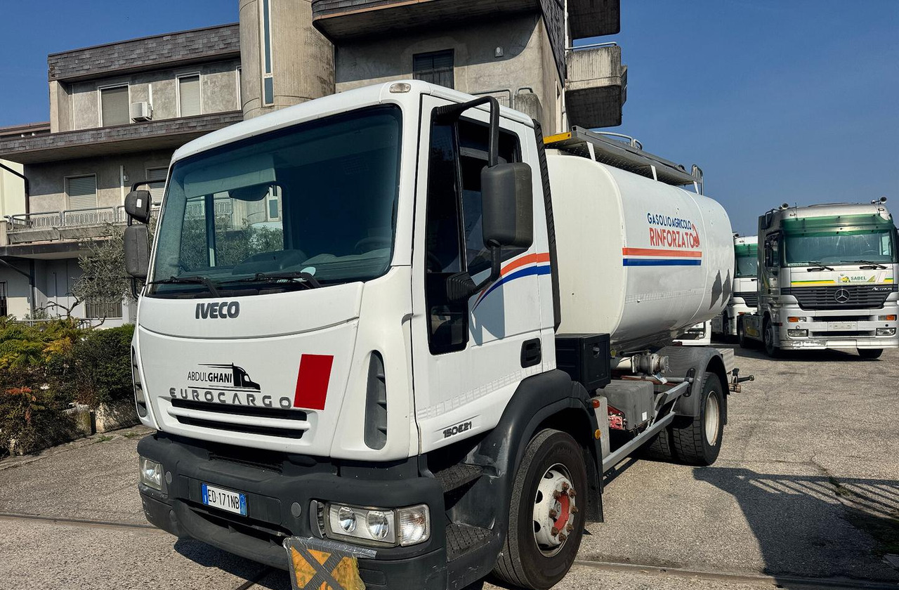 Iveco Eurocargo 150E21 Cisterna carburante - Камион цистерна: снимка 2 Iveco Eurocargo 150E21 Cisterna carburante - Камион цистерна: снимка 2