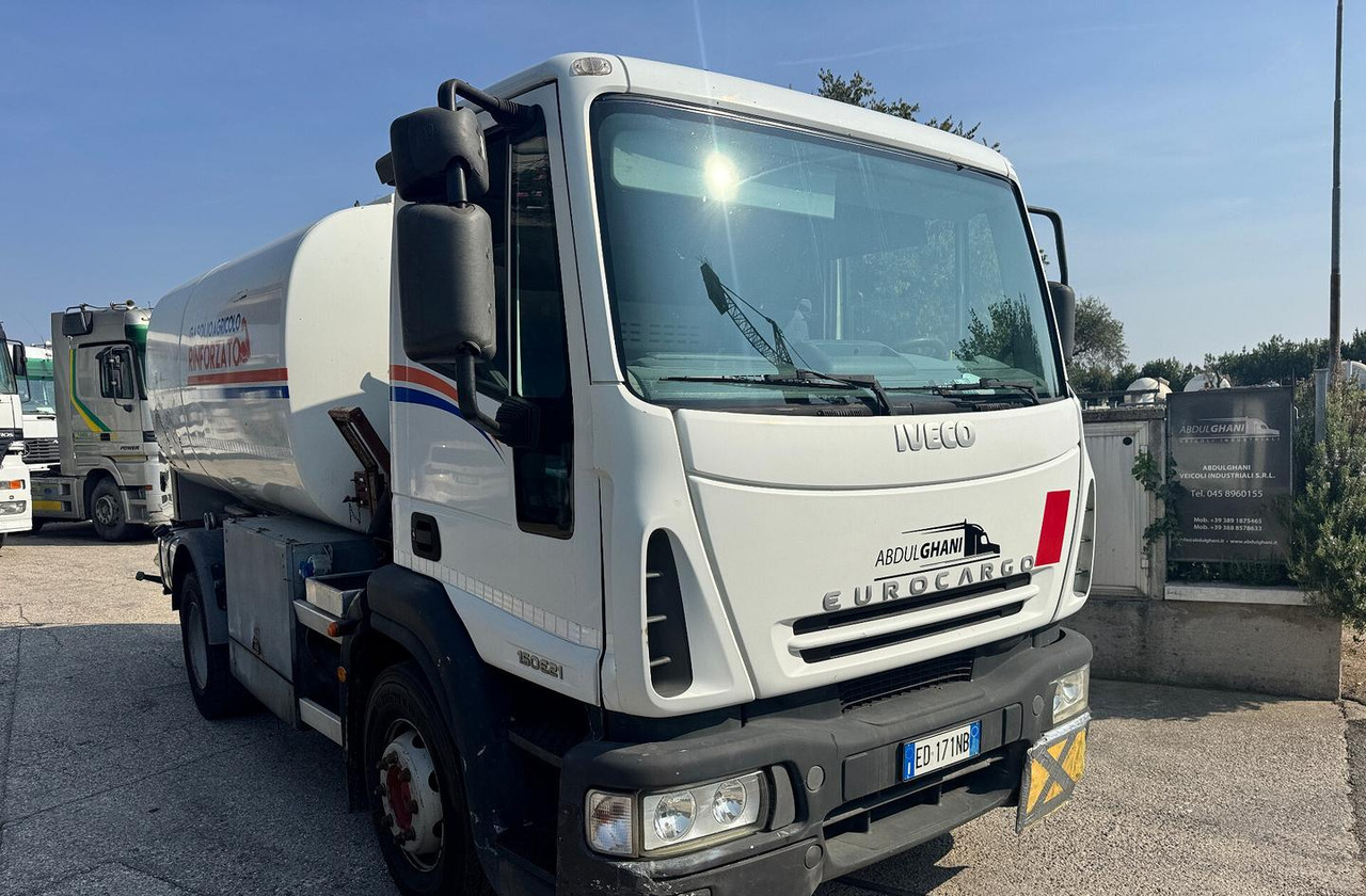 Iveco Eurocargo 150E21 Cisterna carburante - Камион цистерна: снимка 1 Iveco Eurocargo 150E21 Cisterna carburante - Камион цистерна: снимка 1