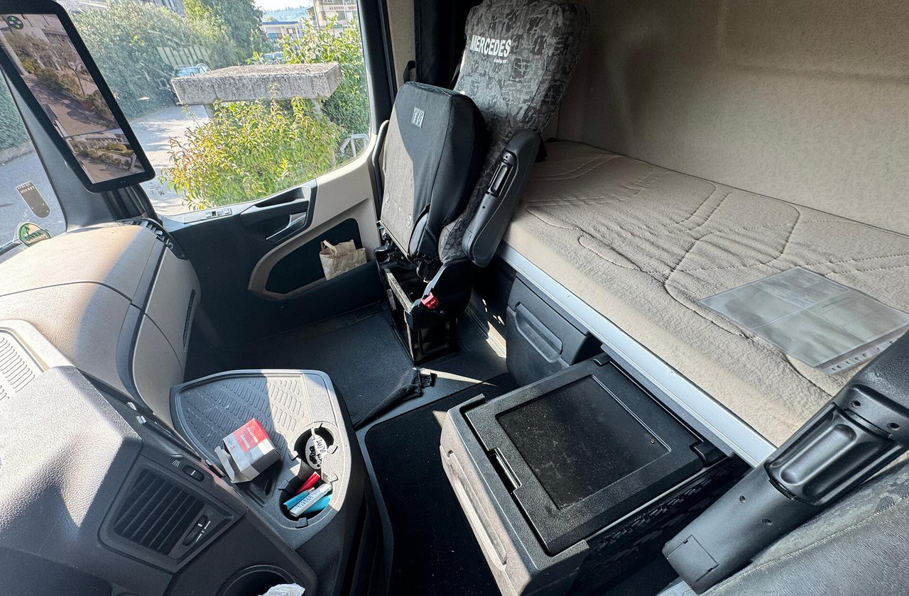 Влекач Mercedes Benz Actros 1848 - 2020: снимка 6 Влекач Mercedes Benz Actros 1848 - 2020: снимка 6