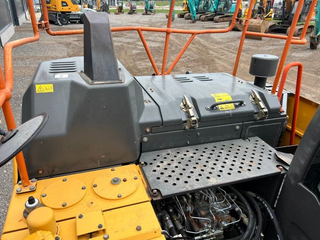 Верижен багер Volvo EC 140 EL: снимка 11