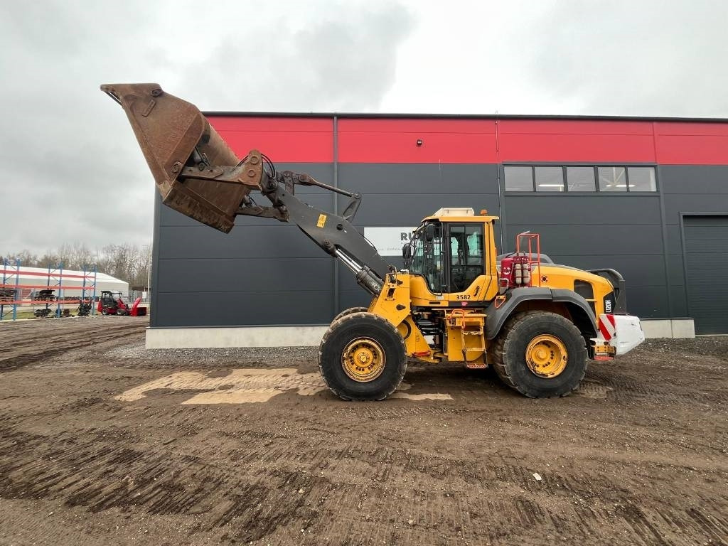 Volvo L 120 H - Колесен товарач: снимка 2 Volvo L 120 H - Колесен товарач: снимка 2