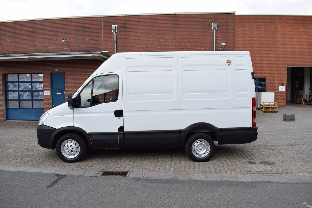 Iveco Daily 35 S 14L2H2 AHK Regale Standheizung - Товарен бус: снимка 3 Iveco Daily 35 S 14L2H2 AHK Regale Standheizung - Товарен бус: снимка 3
