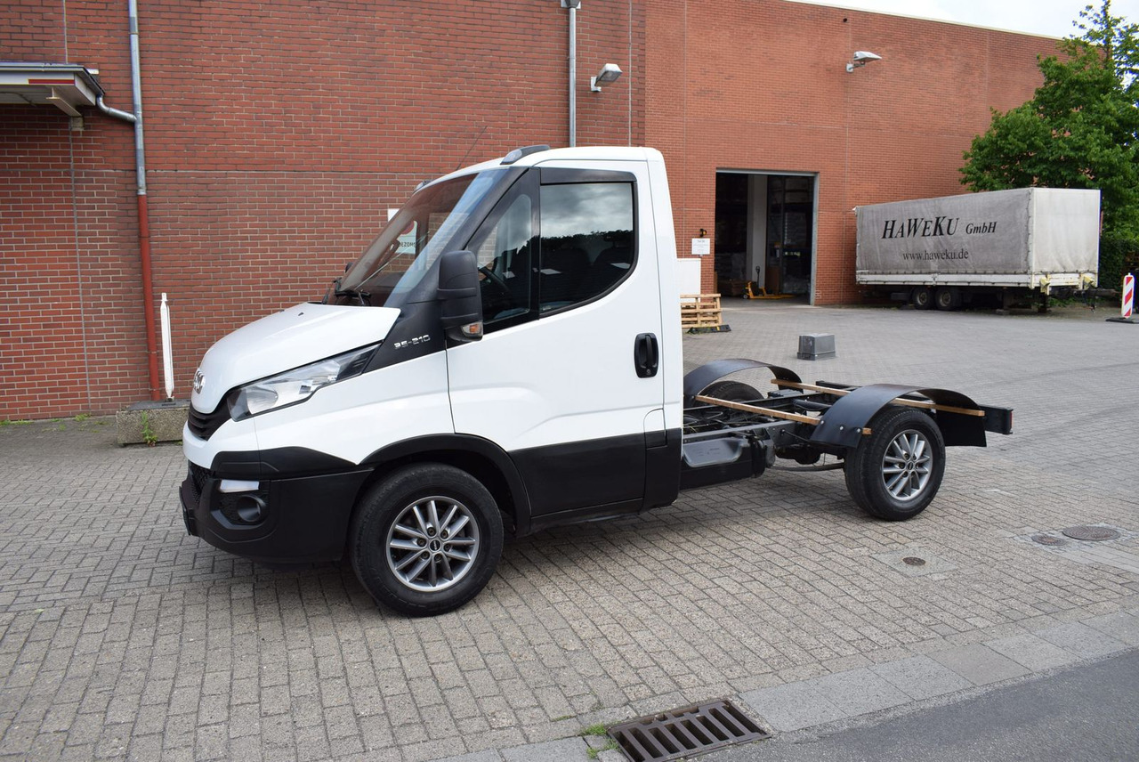 Iveco Daily 35 S21 3,0 Automatik Luftfederung Tempomat - Шаси кабина: снимка 2 Iveco Daily 35 S21 3,0 Automatik Luftfederung Tempomat - Шаси кабина: снимка 2