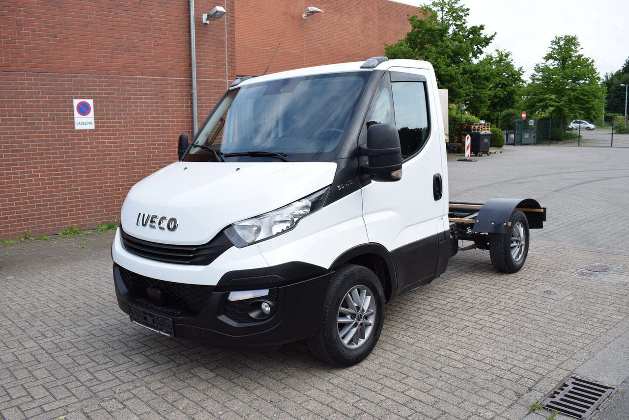 Iveco Daily 35 S21 3,0 Automatik Luftfederung Tempomat - Шаси кабина: снимка 1 Iveco Daily 35 S21 3,0 Automatik Luftfederung Tempomat - Шаси кабина: снимка 1