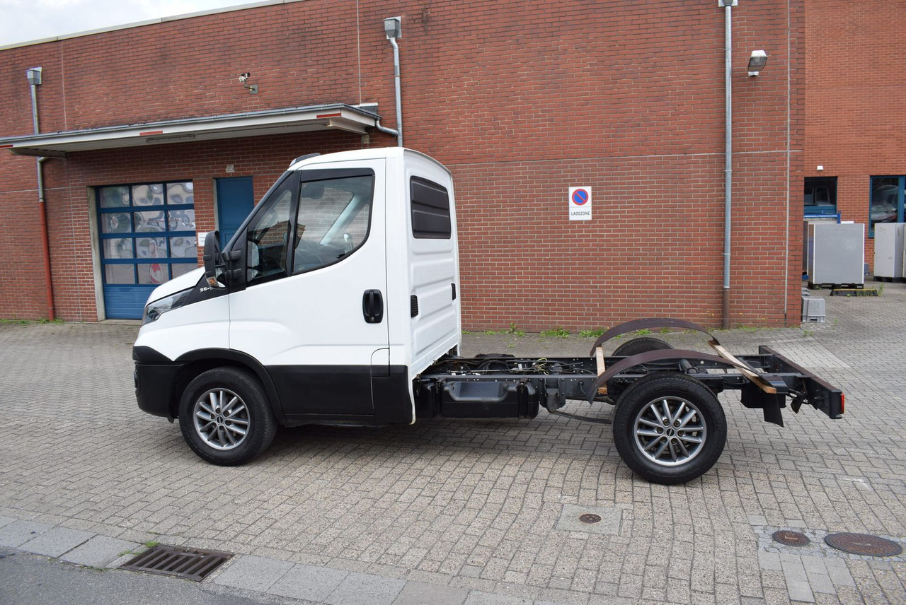 Iveco Daily 35 S21 3,0 Automatik Luftfederung Tempomat - Шаси кабина: снимка 3 Iveco Daily 35 S21 3,0 Automatik Luftfederung Tempomat - Шаси кабина: снимка 3