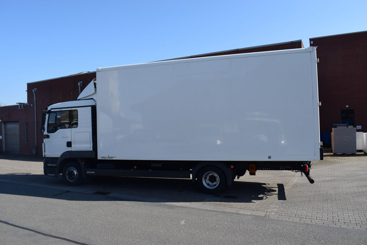 MAN TGL 8.220 Möbelkoffer 3-Sitzer Bett AHK Klima - Лекотоварен автомобил фургон: снимка 4 MAN TGL 8.220 Möbelkoffer 3-Sitzer Bett AHK Klima - Лекотоварен автомобил фургон: снимка 4