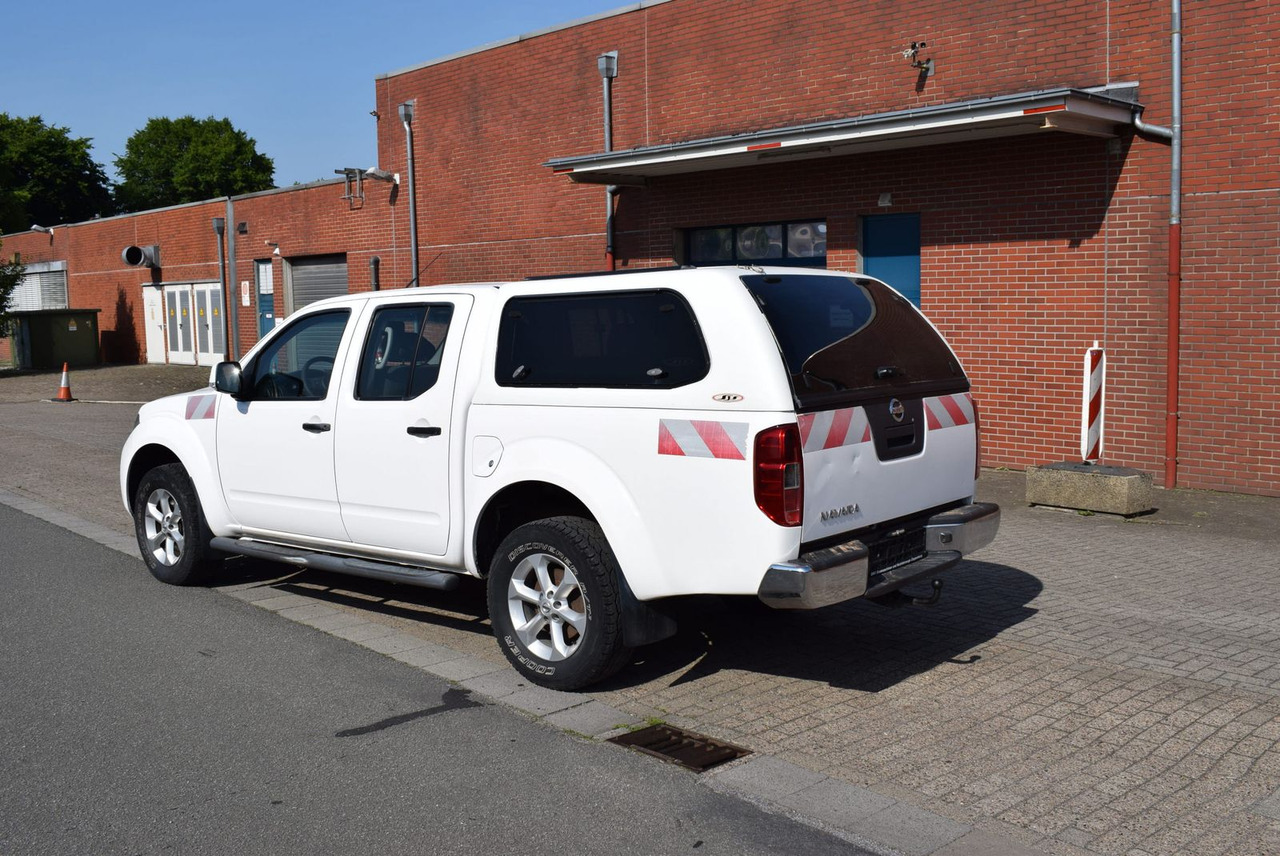 Nissan Navara Double Cab SE 4x4 Automatik Hardtop AHK - Джип: снимка 3 Nissan Navara Double Cab SE 4x4 Automatik Hardtop AHK - Джип: снимка 3