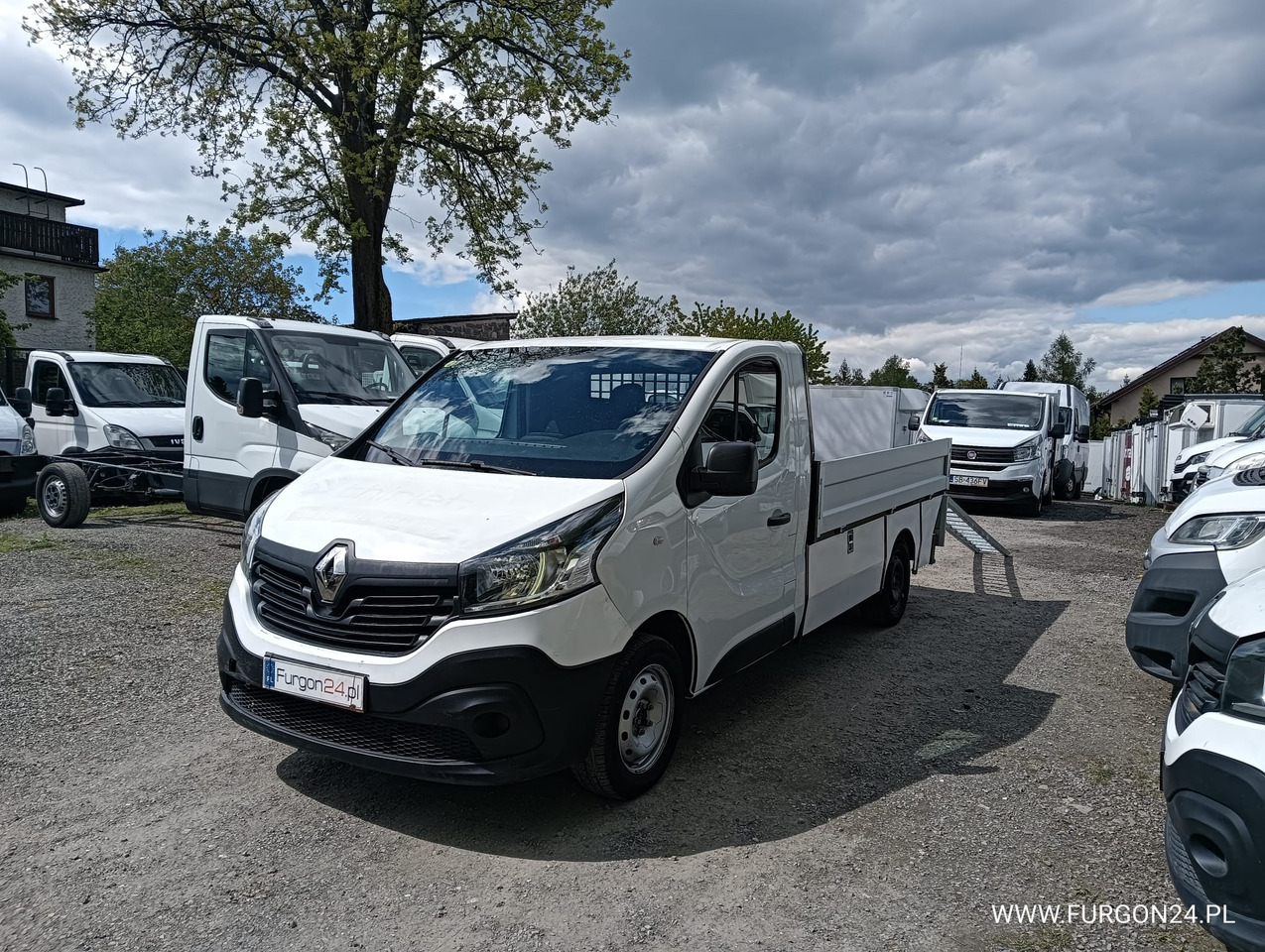 RENAULT TRAFIC SKRZYNIA PAKA Z NAJAZDAMI I PÓŁKAMI NR 689 - Бордови бус: снимка 1 RENAULT TRAFIC SKRZYNIA PAKA Z NAJAZDAMI I PÓŁKAMI NR 689 - Бордови бус: снимка 1