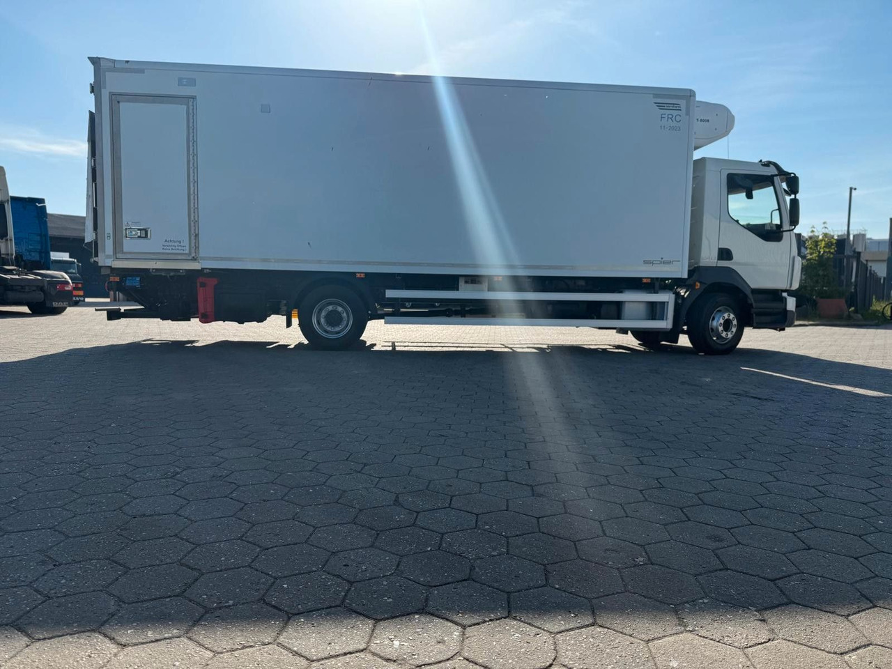 Volvo FL 42 R 240 +Thermoking T-880R+Kamera - Рефрижератор камион: снимка 2 Volvo FL 42 R 240 +Thermoking T-880R+Kamera - Рефрижератор камион: снимка 2
