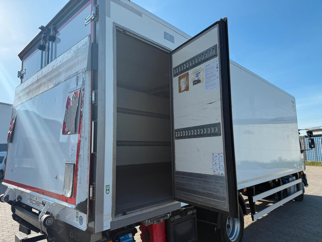 Лизинг на  Volvo FL 42 R 240 +Thermoking T-880R+Kamera Volvo FL 42 R 240 +Thermoking T-880R+Kamera: снимка 14