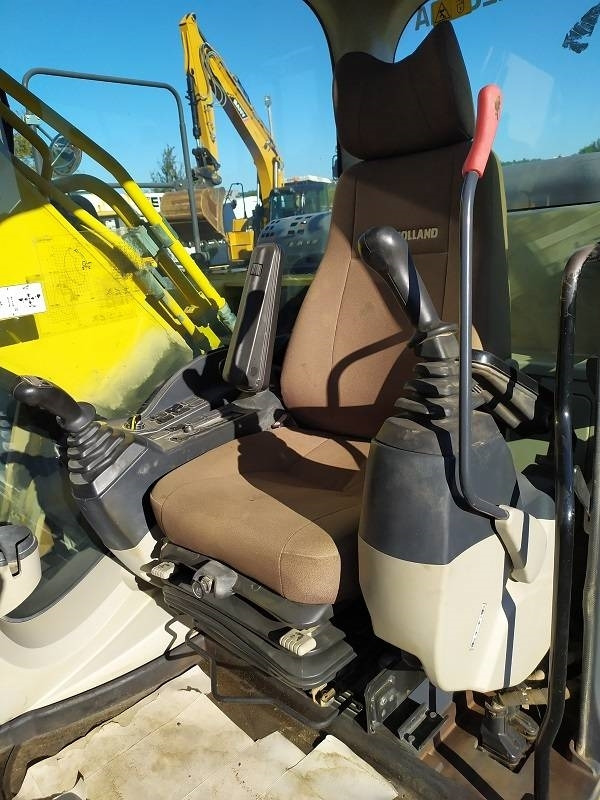 New Holland E 265 C - Верижен багер: снимка 4 New Holland E 265 C - Верижен багер: снимка 4