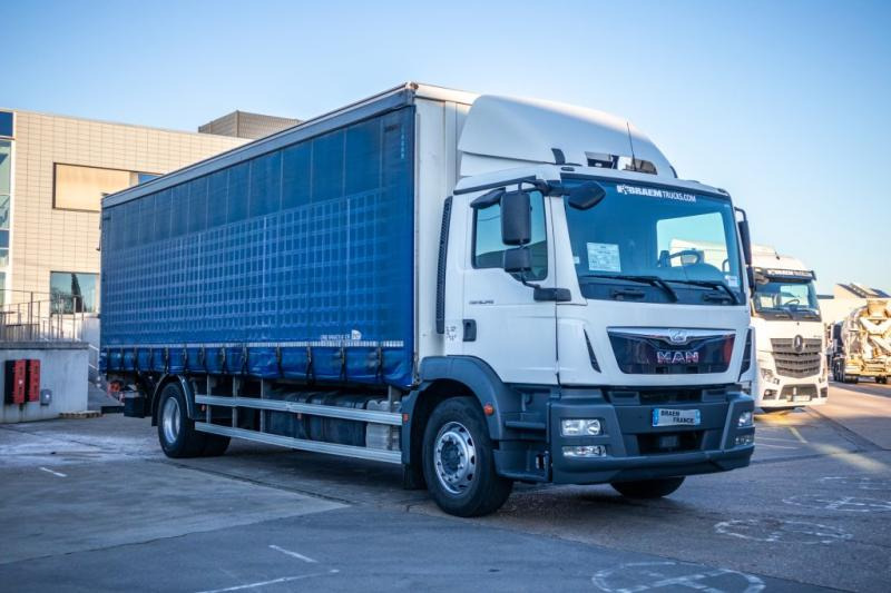 MAN TGM 18.340 BL+DHOLLANDIA - Камион с брезент: снимка 2 MAN TGM 18.340 BL+DHOLLANDIA - Камион с брезент: снимка 2
