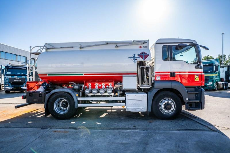 MAN TGS 18.400 4x4H +CM 11.500L /4 COMP - Камион цистерна: снимка 3 MAN TGS 18.400 4x4H +CM 11.500L /4 COMP - Камион цистерна: снимка 3