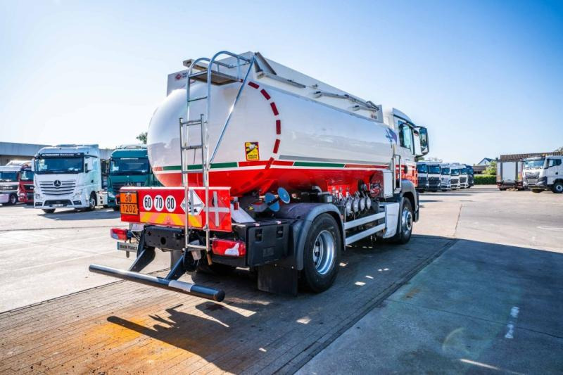 MAN TGS 18.400 4x4H +CM 11.500L /4 COMP - Камион цистерна: снимка 4 MAN TGS 18.400 4x4H +CM 11.500L /4 COMP - Камион цистерна: снимка 4