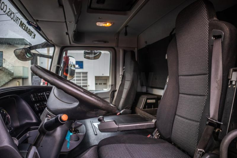 Interior photo 1: Камион цистерна За превоз на хранителни стоки Mercedes ACTROS 3241+MP3+ECOVRAC 6COMP