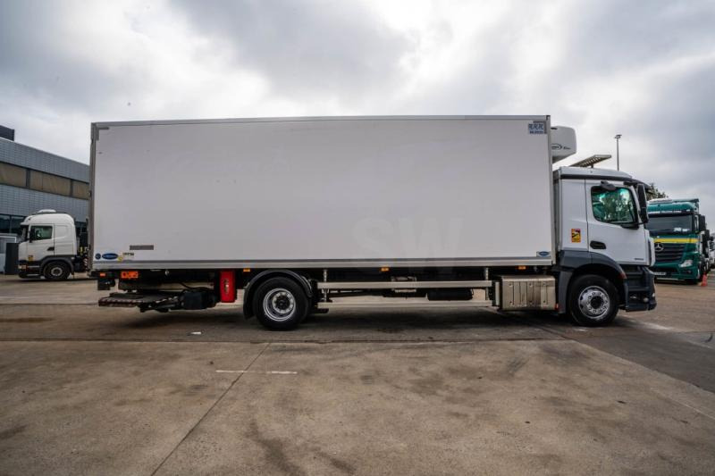 Mercedes ANTOS 1833 +CARRIER SUPRA MULTI 1250Mt+DHOLLANDIA 2.5T - Рефрижератор камион: снимка 3 Mercedes ANTOS 1833 +CARRIER SUPRA MULTI 1250Mt+DHOLLANDIA 2.5T - Рефрижератор камион: снимка 3