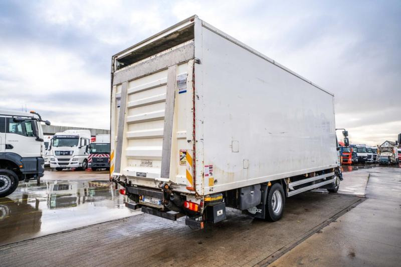 Renault MIDLUM 220 (16T)+ DHOLLANDIA 2T. - Камион фургон: снимка 4 Renault MIDLUM 220 (16T)+ DHOLLANDIA 2T. - Камион фургон: снимка 4