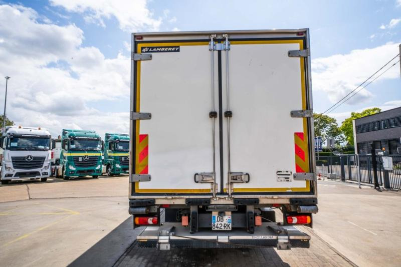 Renault MIDLUM 220 DXI (16t)+CARRIER+DHOLLANDIA +CARRIER - Рефрижератор камион: снимка 5 Renault MIDLUM 220 DXI (16t)+CARRIER+DHOLLANDIA +CARRIER - Рефрижератор камион: снимка 5
