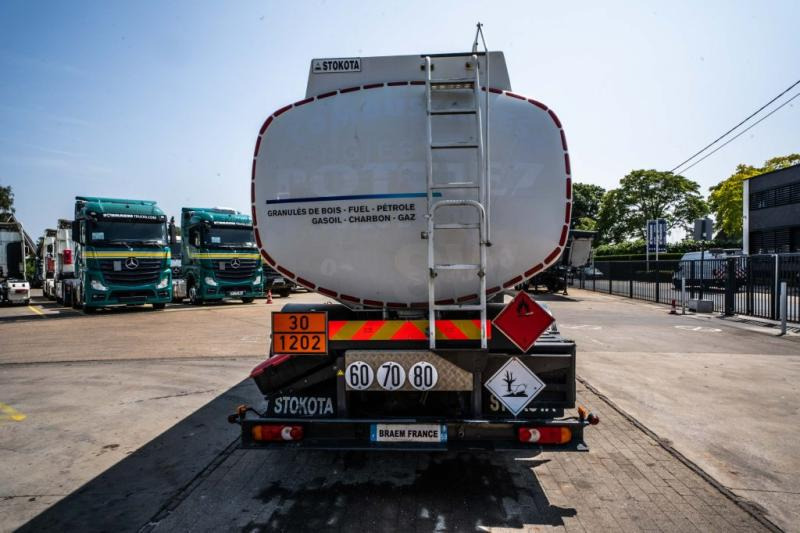 Renault MIDLUM 270 DXI + STOKOTA 14000L /4 COMP - Камион цистерна: снимка 5 Renault MIDLUM 270 DXI + STOKOTA 14000L /4 COMP - Камион цистерна: снимка 5