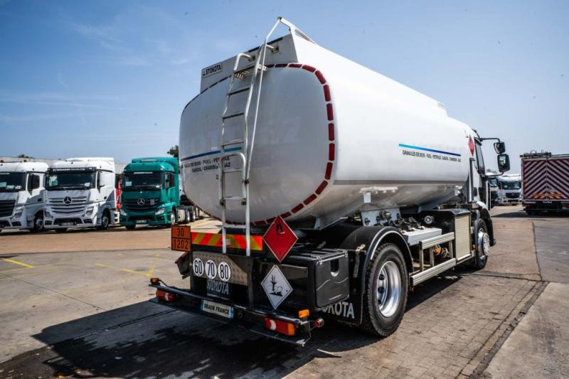 Renault MIDLUM 270 DXI + STOKOTA 14000L /4 COMP - Камион цистерна: снимка 4 Renault MIDLUM 270 DXI + STOKOTA 14000L /4 COMP - Камион цистерна: снимка 4