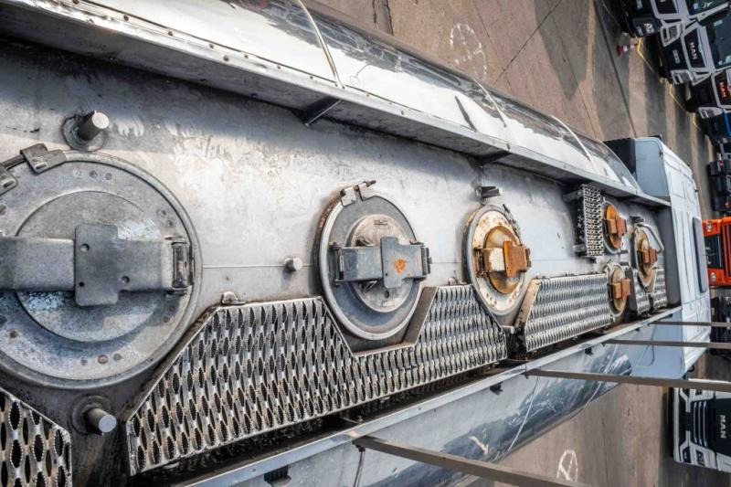 Renault PREMIUM 370 DXI +MAGYAR INOX 13.000 L/4comp. - Камион цистерна: снимка 5 Renault PREMIUM 370 DXI +MAGYAR INOX 13.000 L/4comp. - Камион цистерна: снимка 5