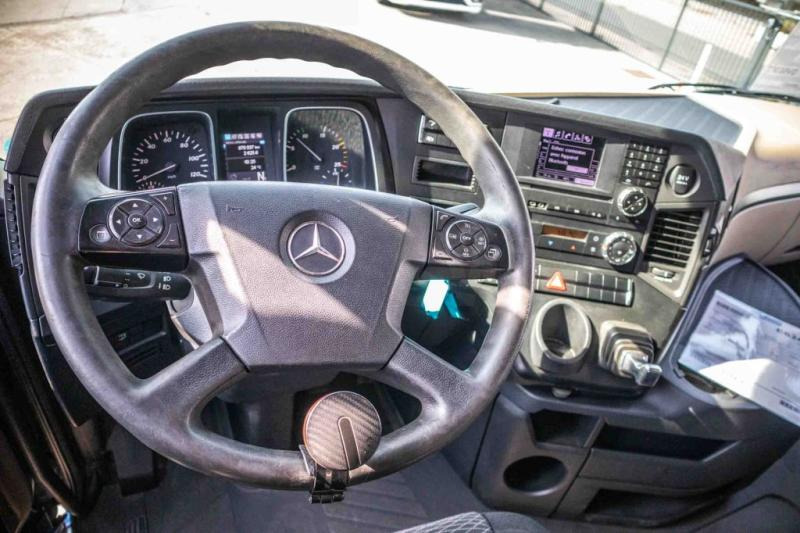 Interior photo 2: Влекач Mercedes ACTROS 1848 LS