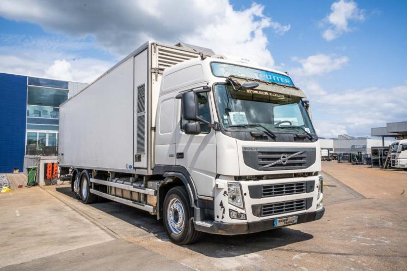 Volvo FM 330-6x2-VEB+AUBINEAU+DHOLLANDIA- POUSSIN/CHICKEN/KUIKEN/KÛKEN - Рефрижератор камион: снимка 2 Volvo FM 330-6x2-VEB+AUBINEAU+DHOLLANDIA- POUSSIN/CHICKEN/KUIKEN/KÛKEN - Рефрижератор камион: снимка 2